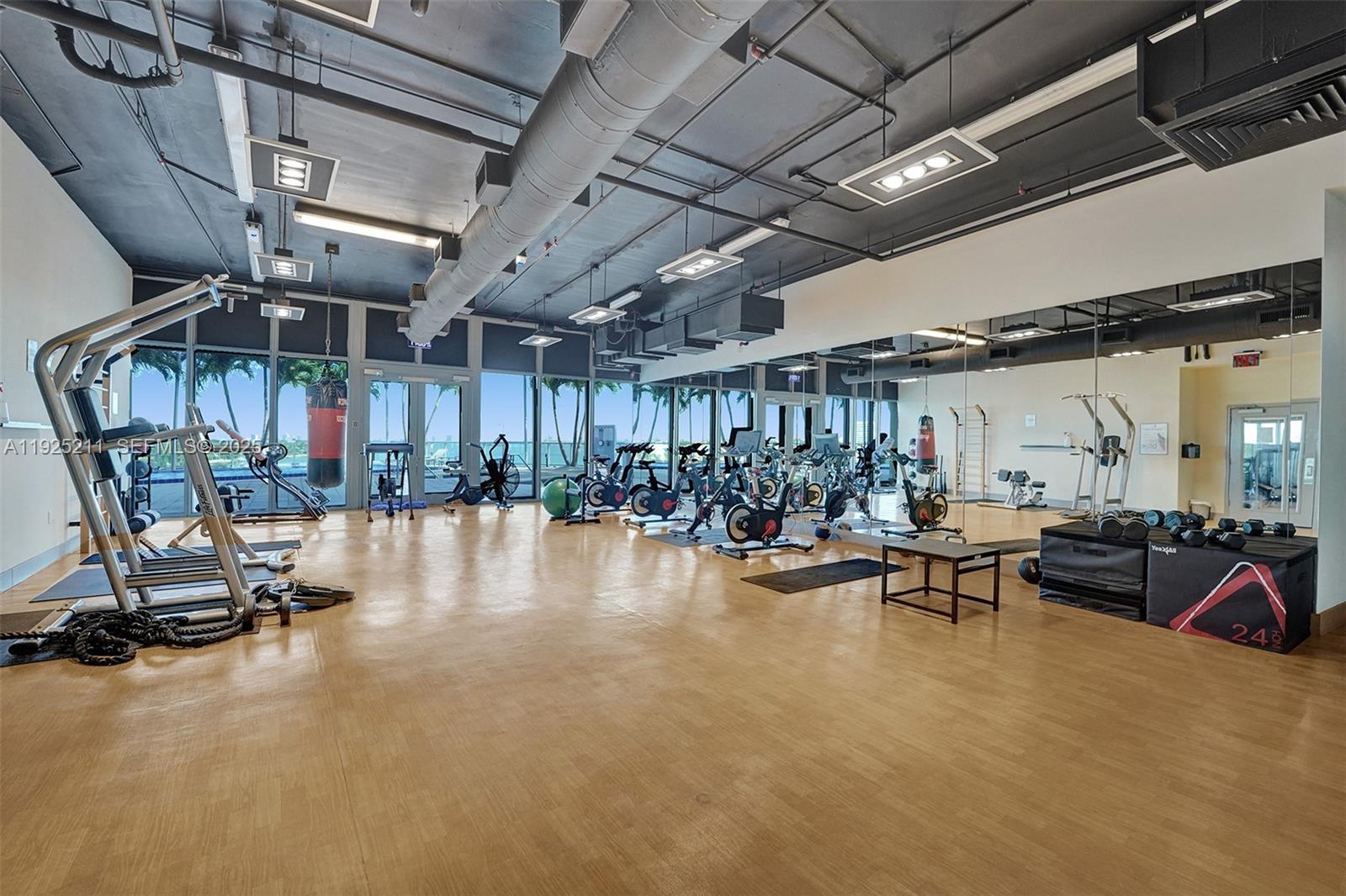 BLUE CONDO - Residential