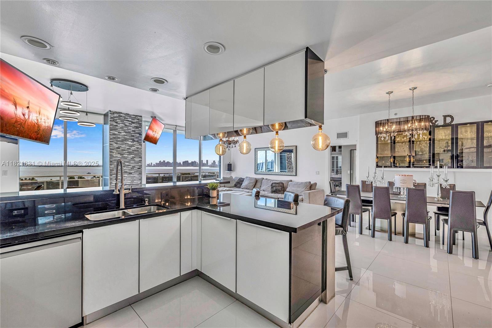 THE LEXI CONDO - Residential