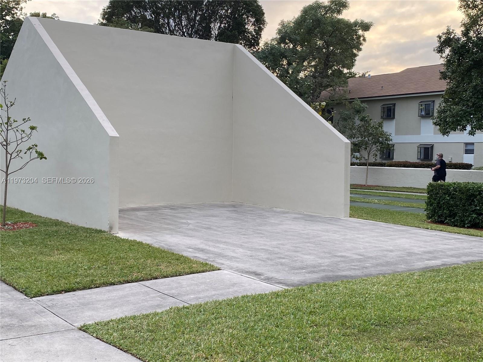 GARDENS NORTH ELEVEN COND - Residential