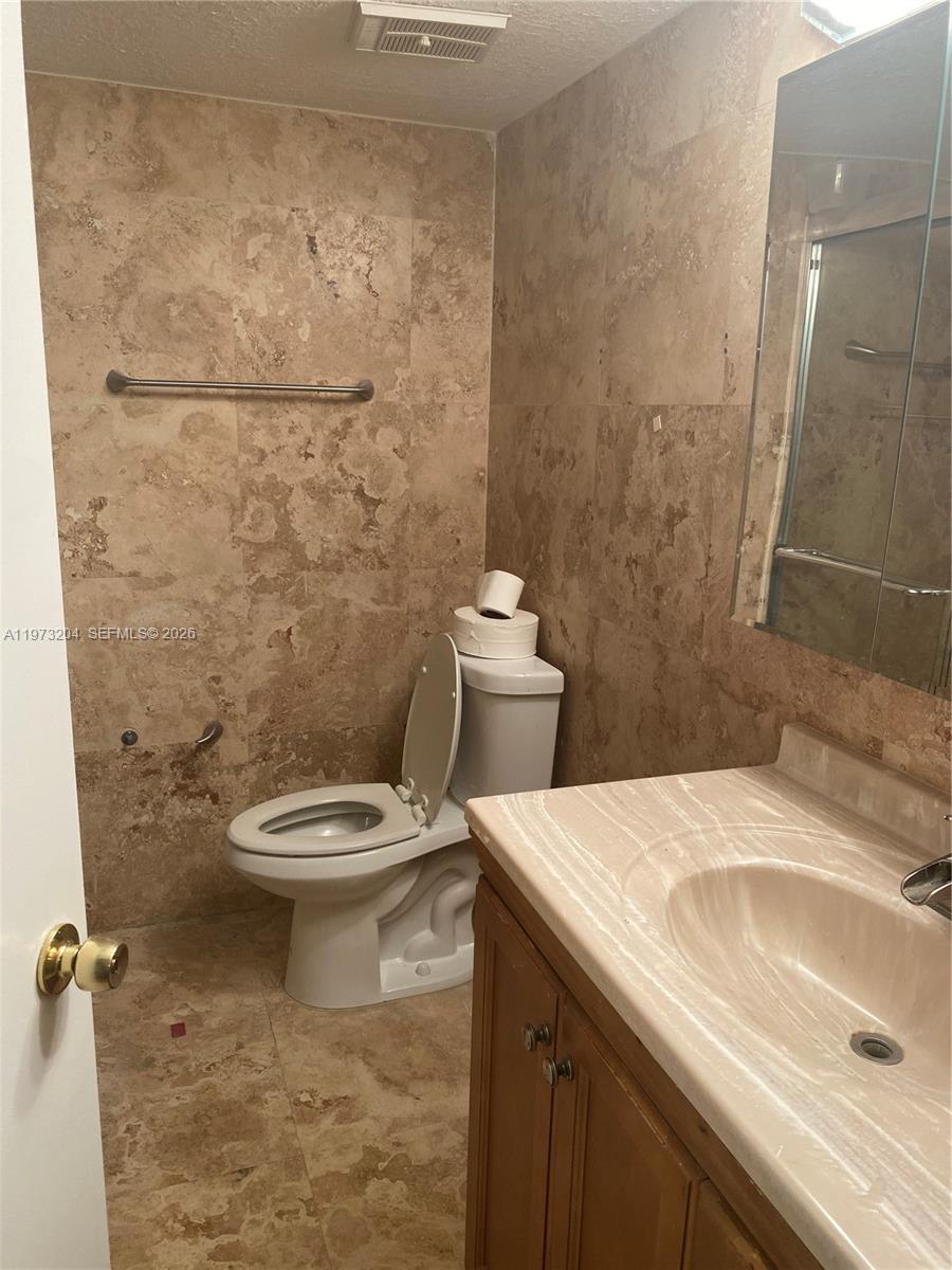 GARDENS NORTH ELEVEN COND - Residential