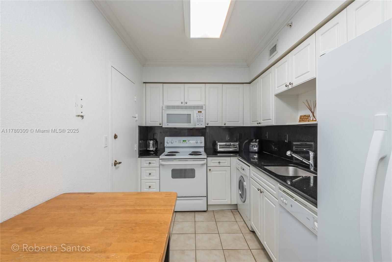 WAVE CONDO - Residential Lease