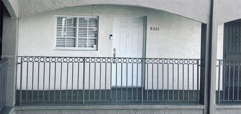 8851 NW 119th St 5221 Hialeah Gardens FL 33018