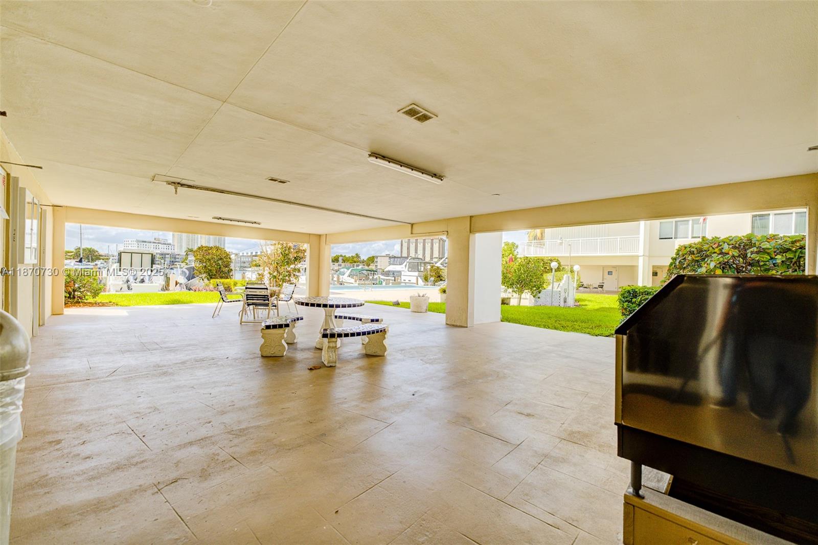 GOLDEN ISLES TOWERS CONDO - Residential