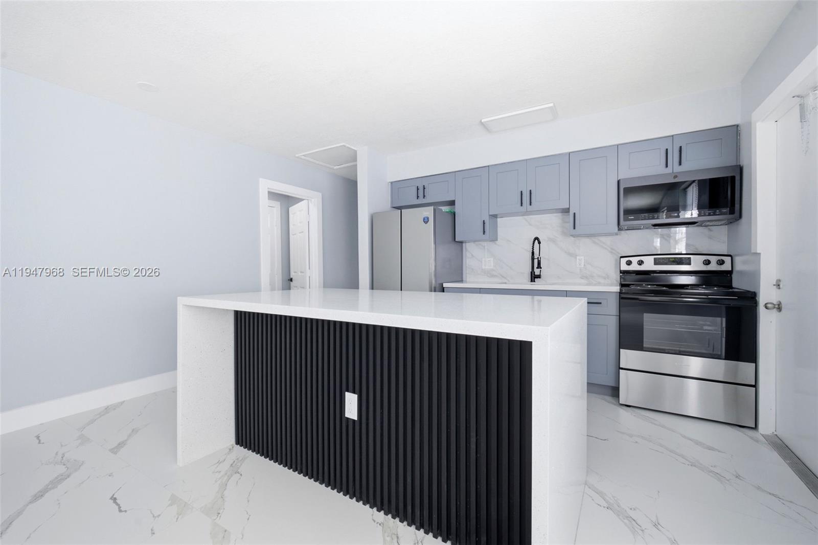 HOLLYWOOD TERRACE - Residential Income