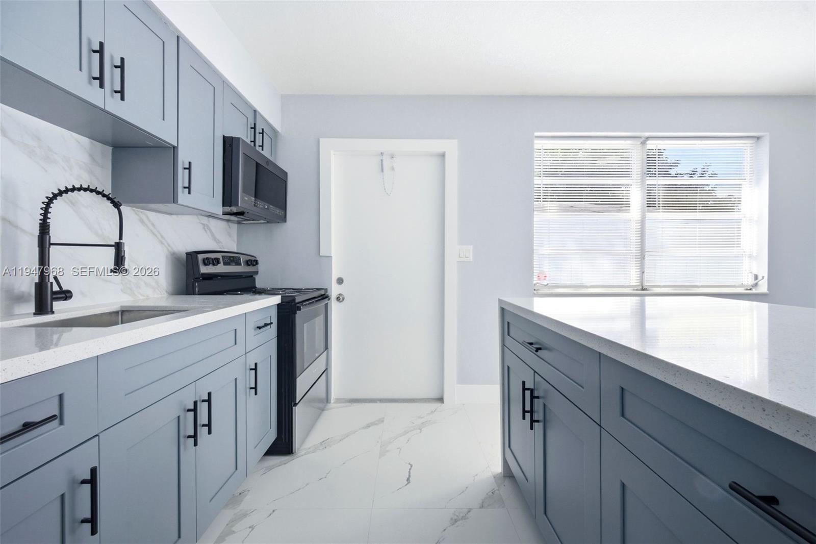 HOLLYWOOD TERRACE - Residential Income