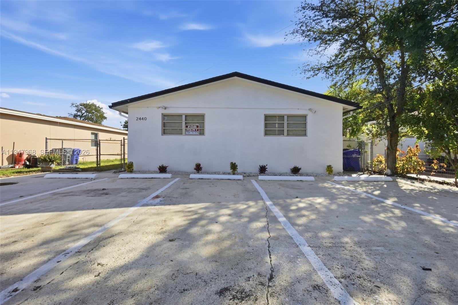 HOLLYWOOD TERRACE - Residential Income