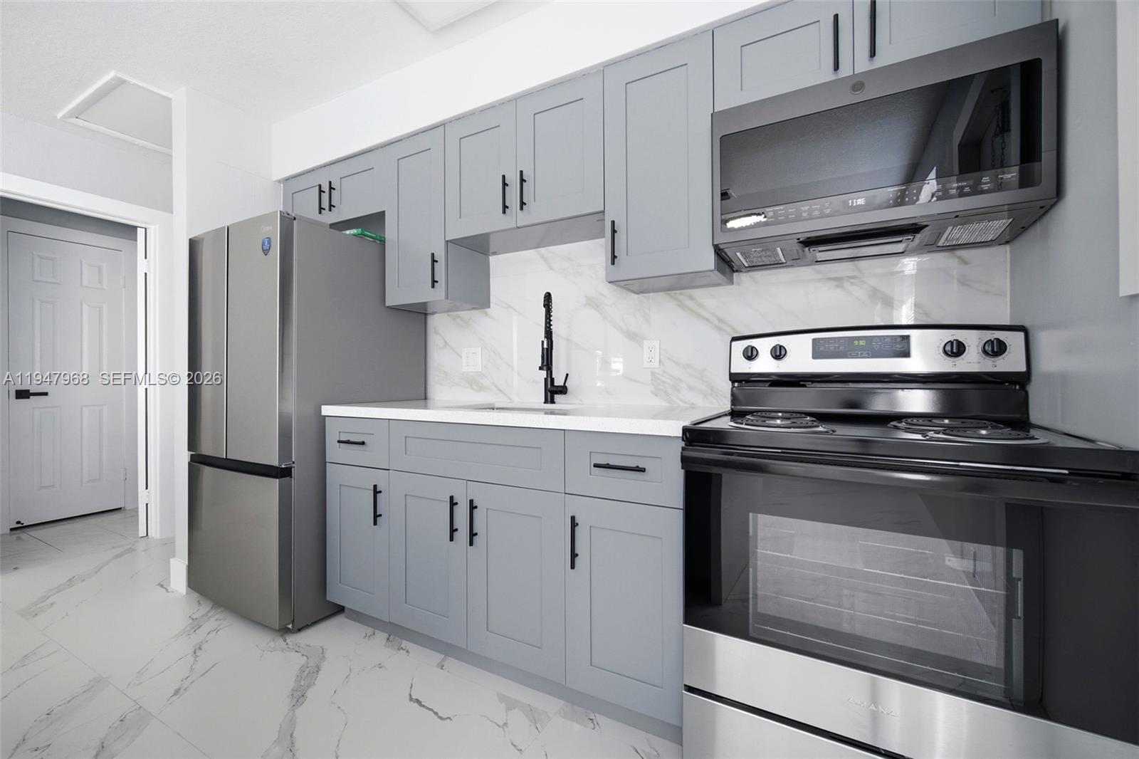 HOLLYWOOD TERRACE - Residential Income