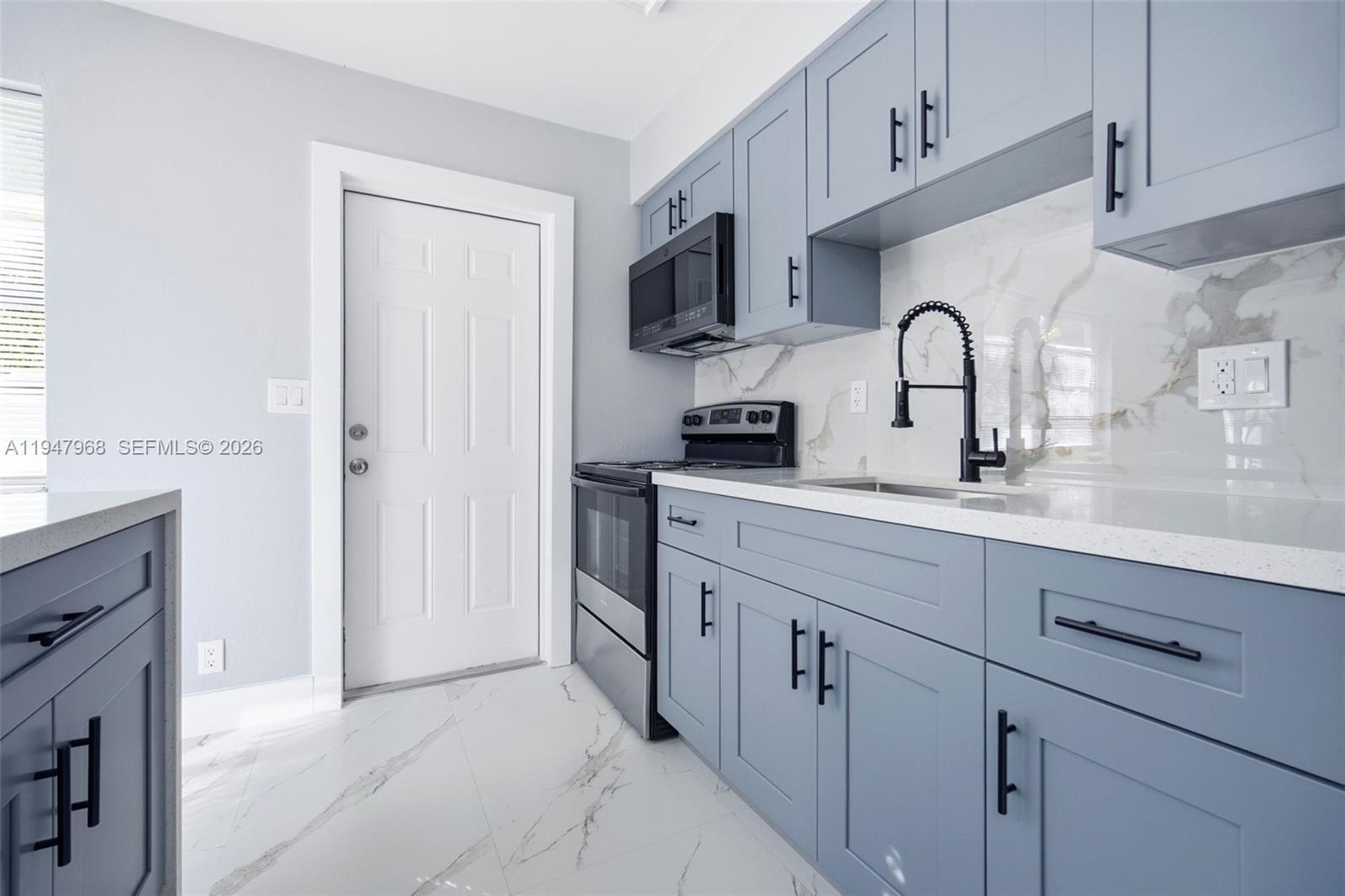 HOLLYWOOD TERRACE - Residential Income