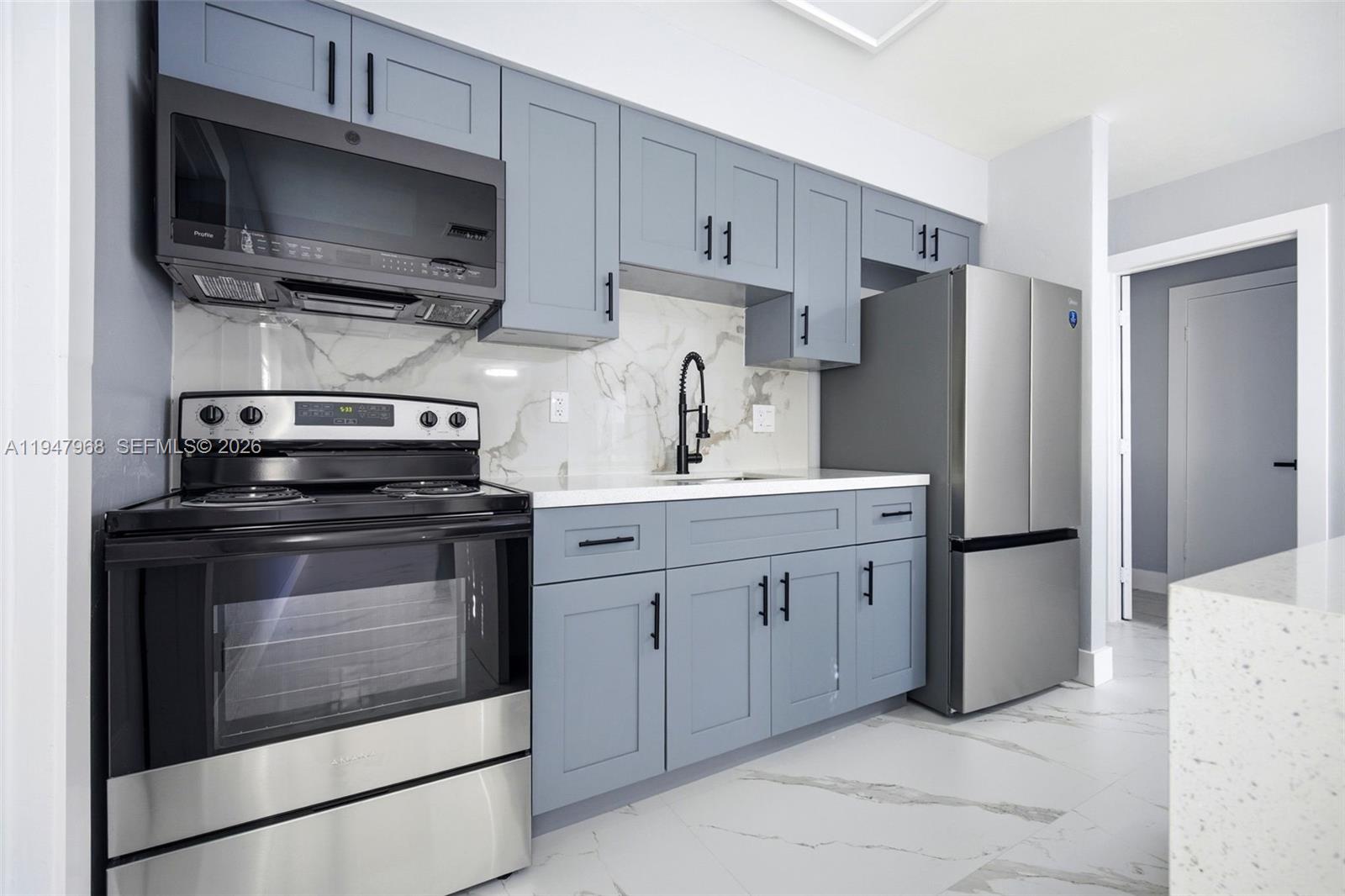 HOLLYWOOD TERRACE - Residential Income