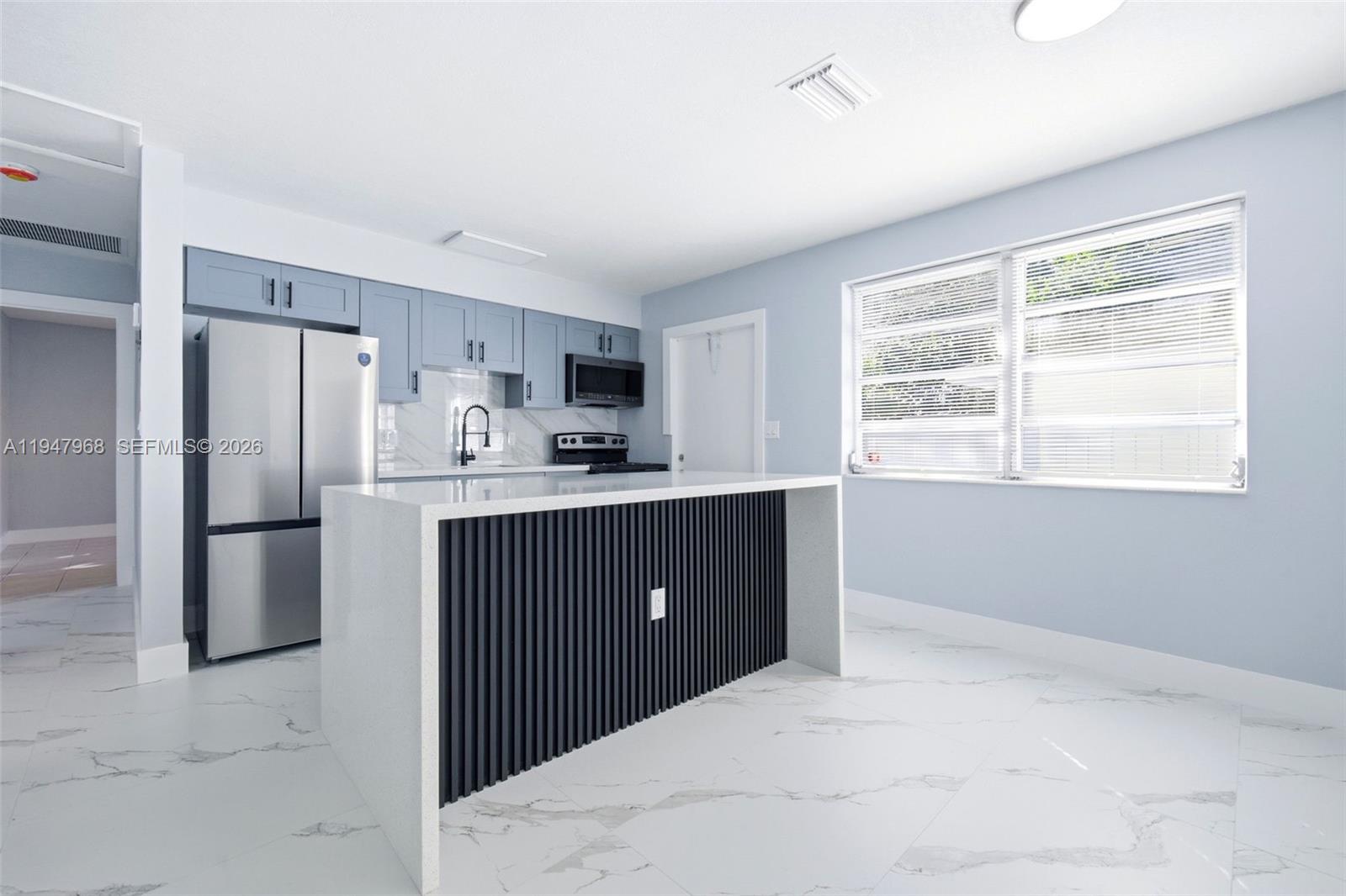 HOLLYWOOD TERRACE - Residential Income