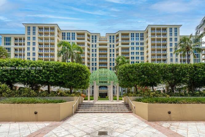 GRAND BAY RESIDENCES COND - Residential