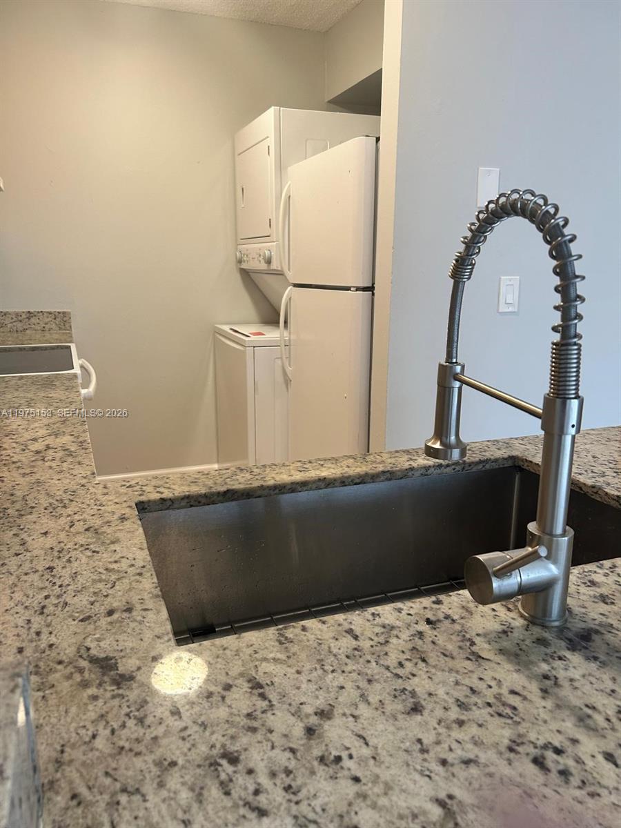 LAKEWOOD VILLAGE - Residential Lease