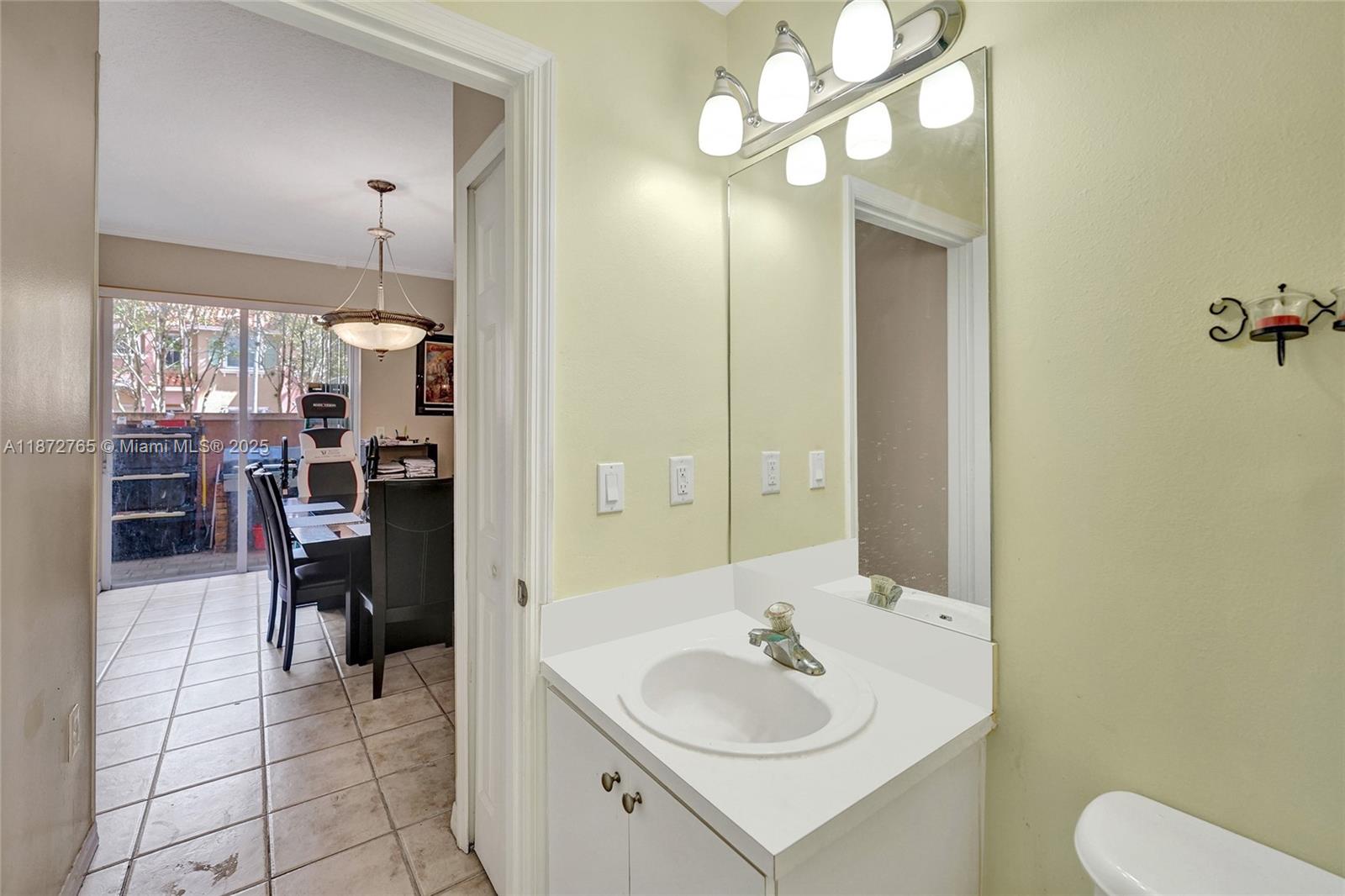 HAMPTON ISLES CONDO - Residential