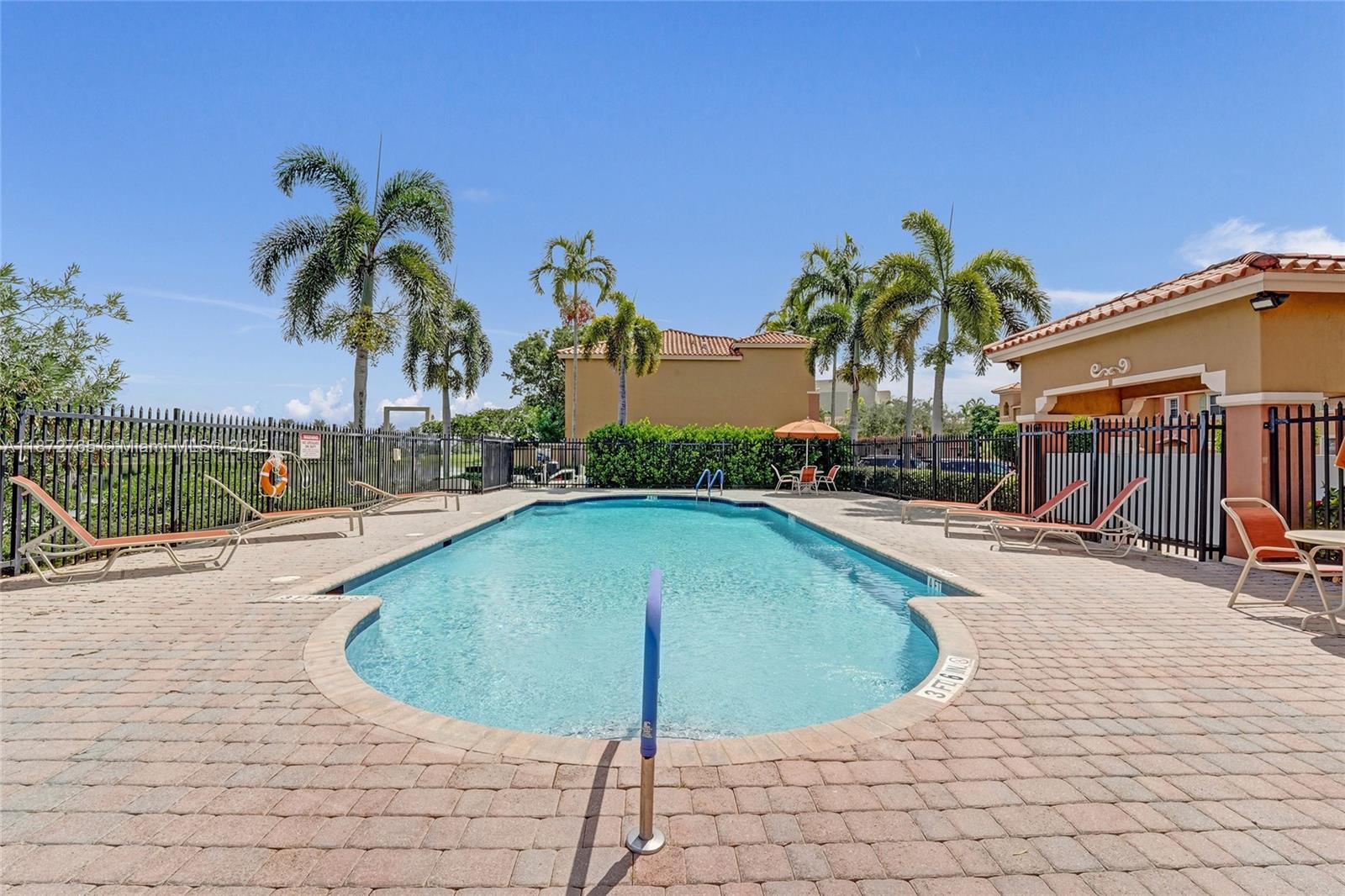 HAMPTON ISLES CONDO - Residential