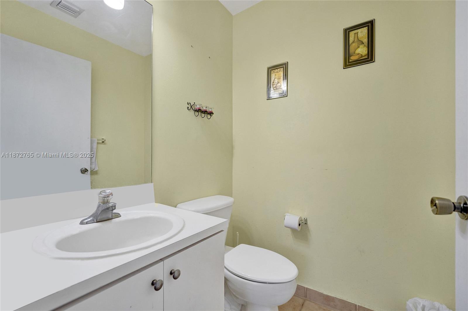 HAMPTON ISLES CONDO - Residential