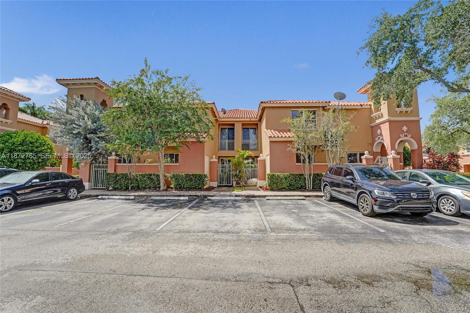 HAMPTON ISLES CONDO - Residential