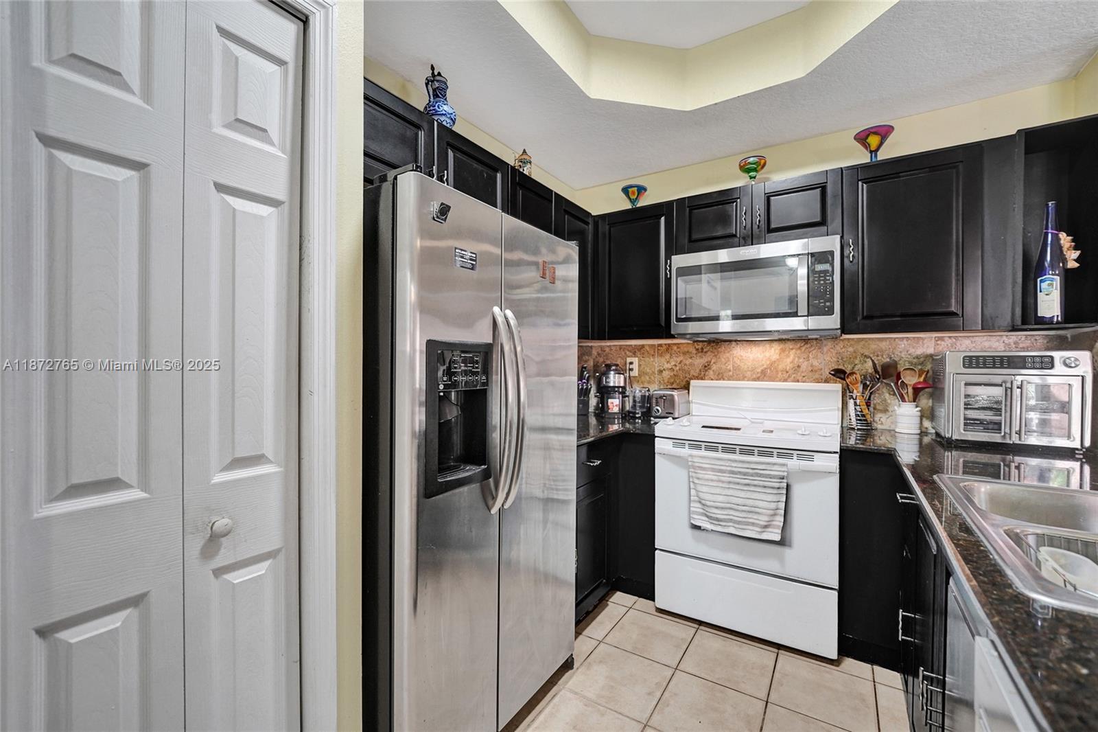 HAMPTON ISLES CONDO - Residential