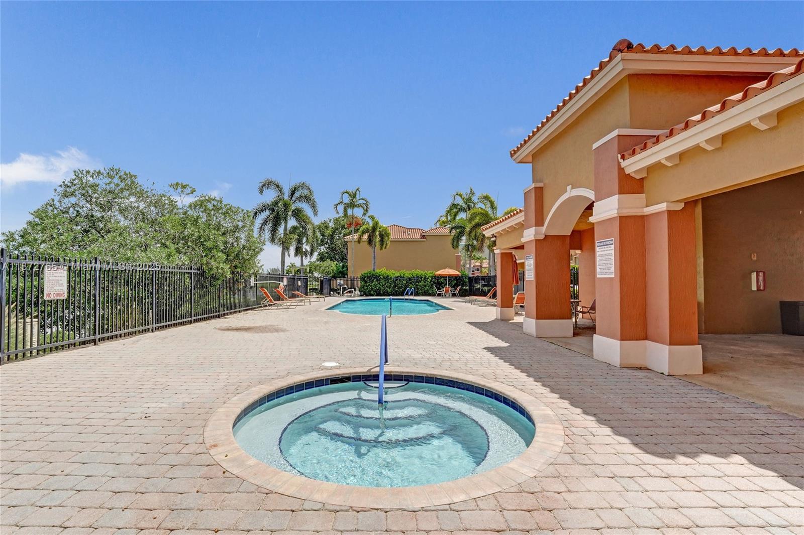 HAMPTON ISLES CONDO - Residential