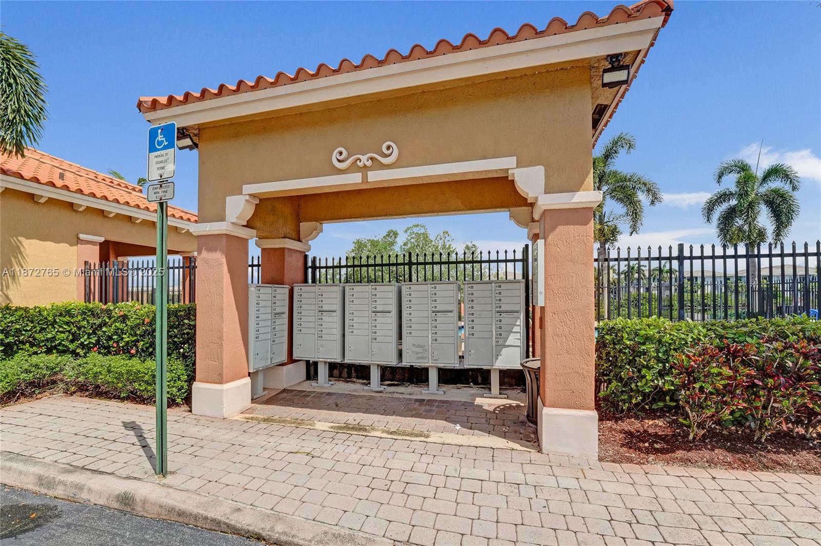 HAMPTON ISLES CONDO - Residential