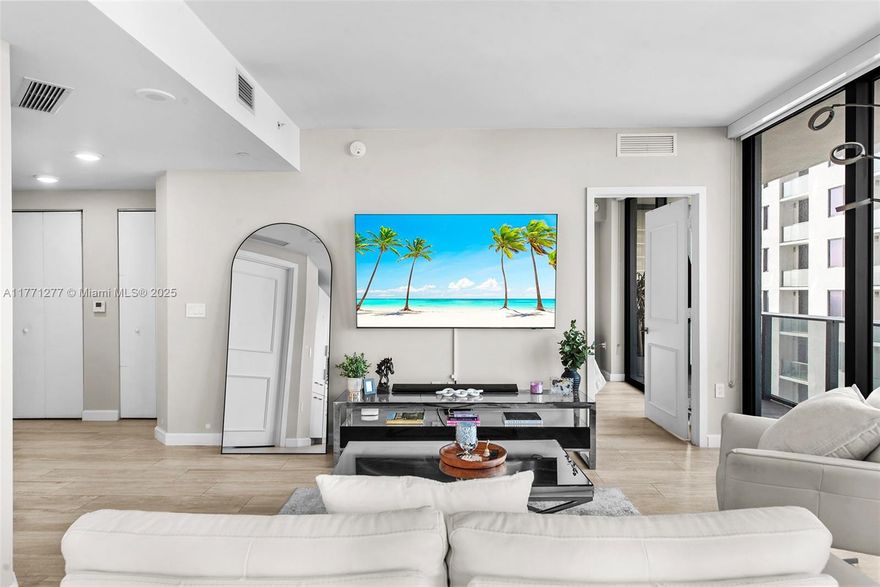 This stunning 2-bed, 2-bath plus den residence in a luxurious, five-star condo is the best priced in a high floor! Featuring a wraparound balcony with breathtaking views of Brickell, this home perfectly blends elegance and modern living.