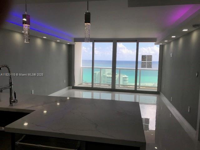 100 Bayview Dr 1609