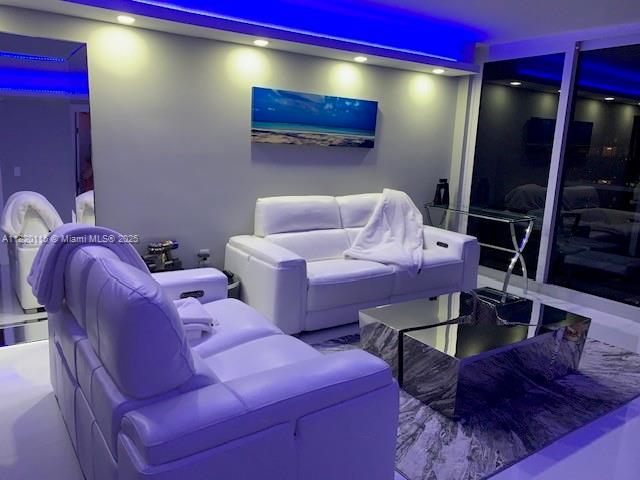 100 Bayview Dr 1609