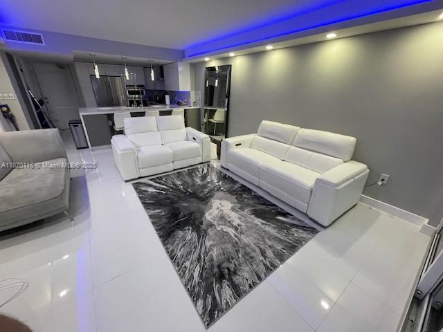 100 Bayview Dr 1609