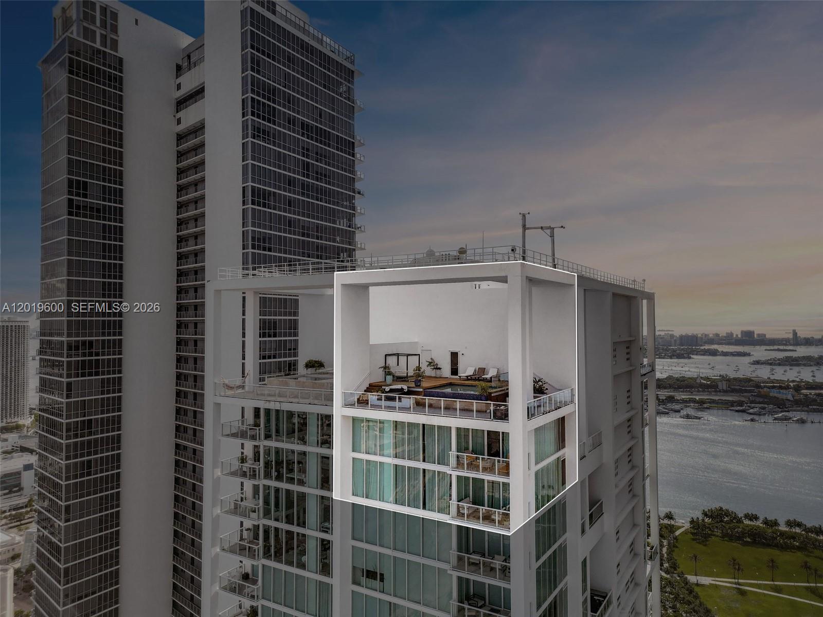 1040 Biscayne Blvd 4607