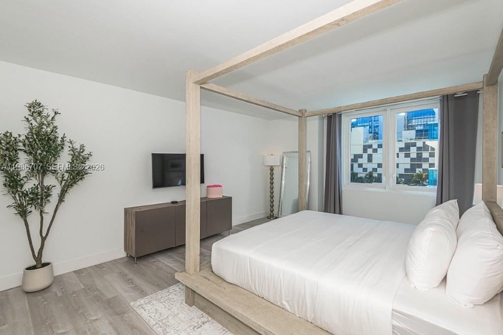 RONEY PALACE CONDO - Residential