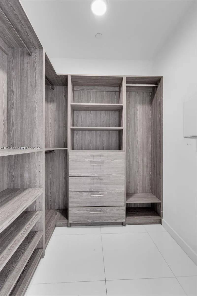 Miami, Florida 33132, United States, 2 Bedrooms Bedrooms, ,2 BathroomsBathrooms,Residential,Active,132858