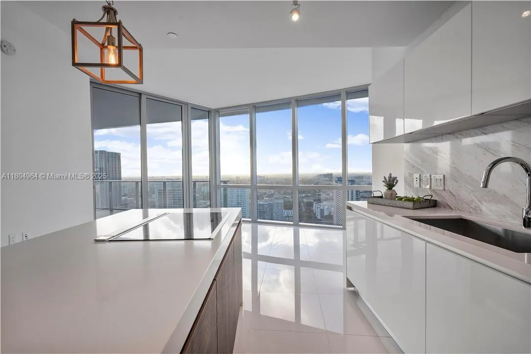 Miami, Florida 33132, United States, 2 Bedrooms Bedrooms, ,2 BathroomsBathrooms,Residential,Active,132858