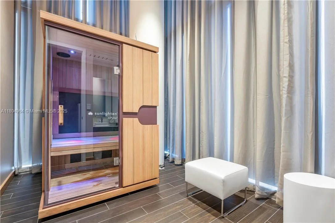 Miami, Florida 33132, United States, 2 Bedrooms Bedrooms, ,2 BathroomsBathrooms,Residential,Active,132858