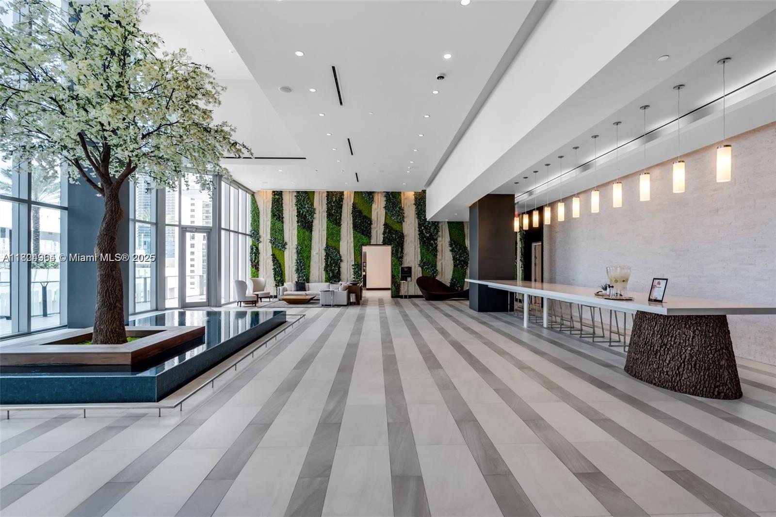 PARAMOUNT MIAMI WORLDCENT - Residential