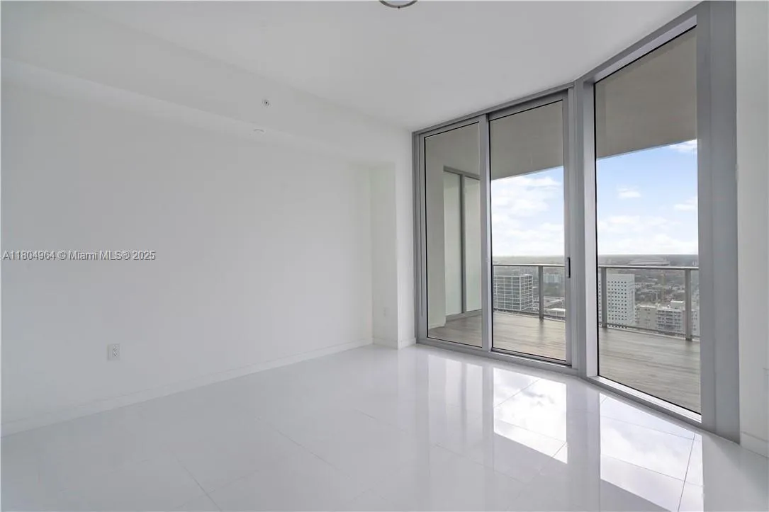 Miami, Florida 33132, United States, 2 Bedrooms Bedrooms, ,2 BathroomsBathrooms,Residential,Active,132858