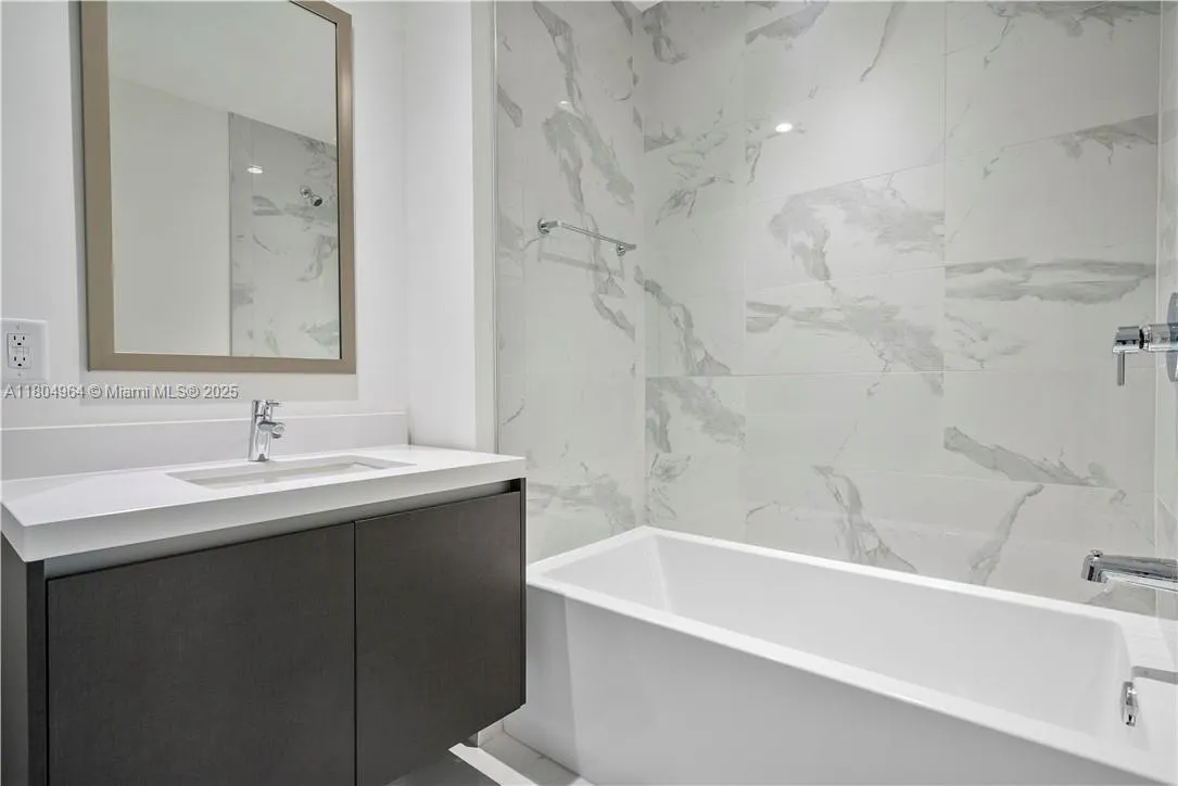 Miami, Florida 33132, United States, 2 Bedrooms Bedrooms, ,2 BathroomsBathrooms,Residential,Active,132858