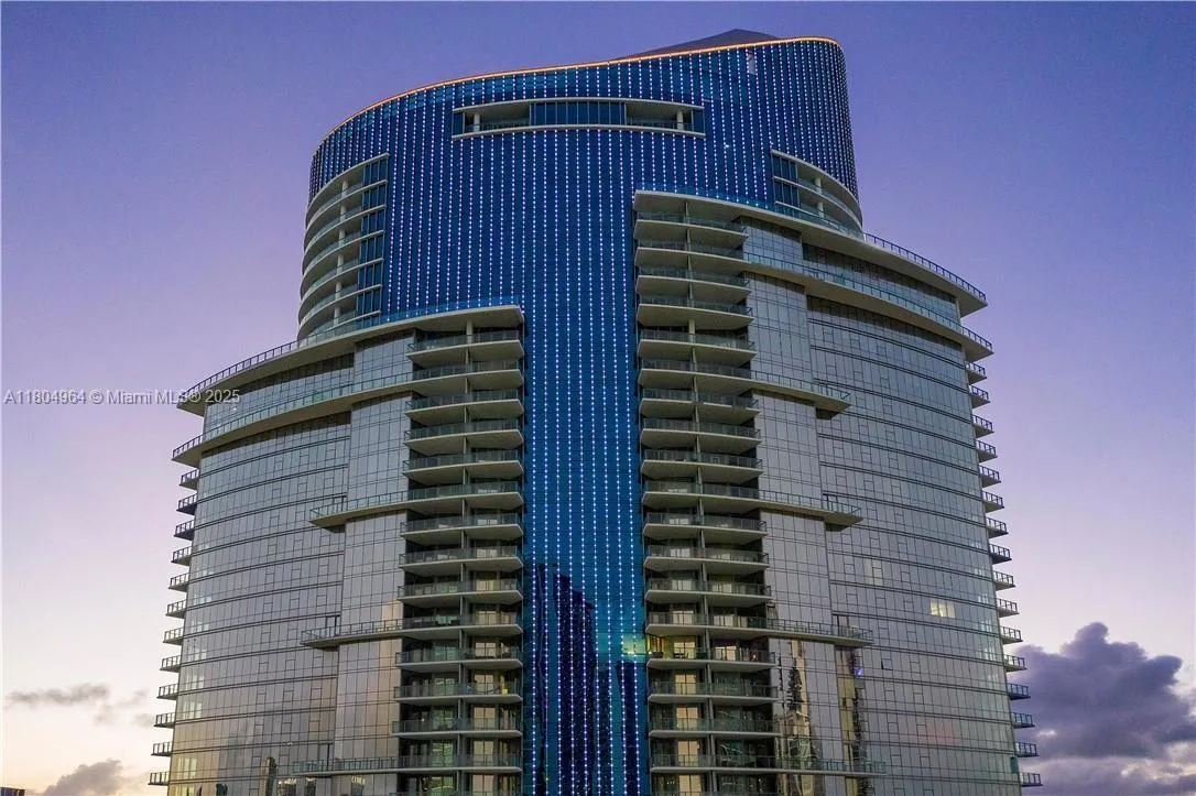 Miami, Florida 33132, United States, 2 Bedrooms Bedrooms, ,2 BathroomsBathrooms,Residential,Active,132858