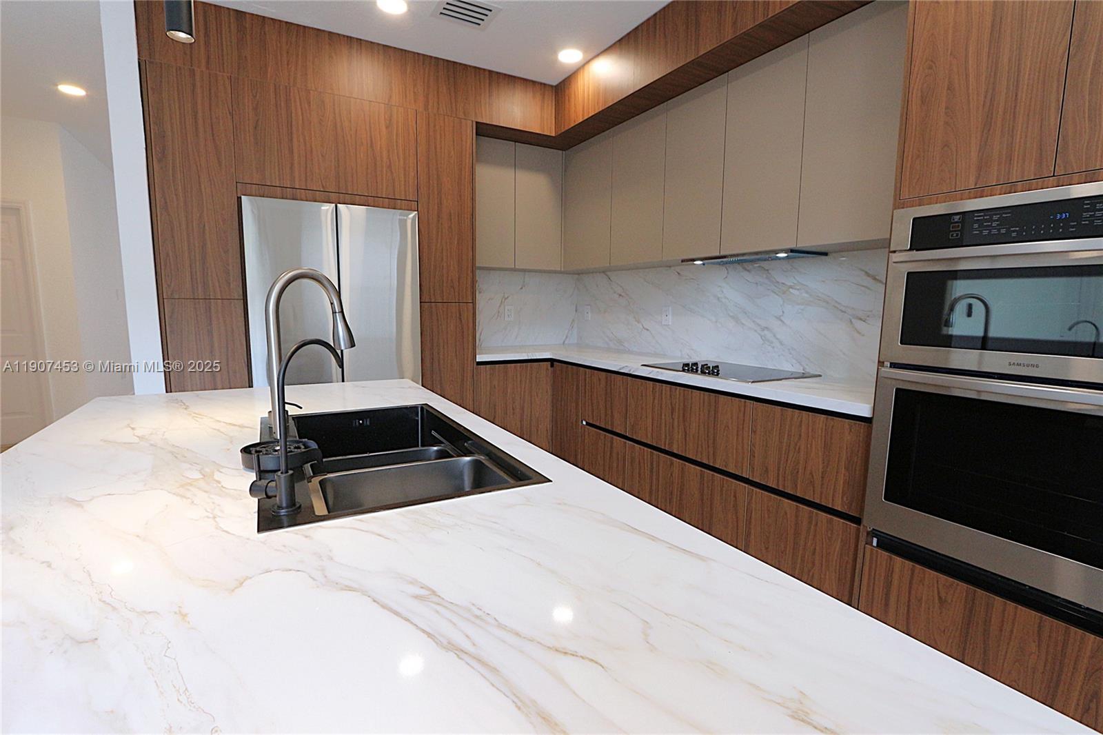 SORRENTO TOWNHOMES - Residential