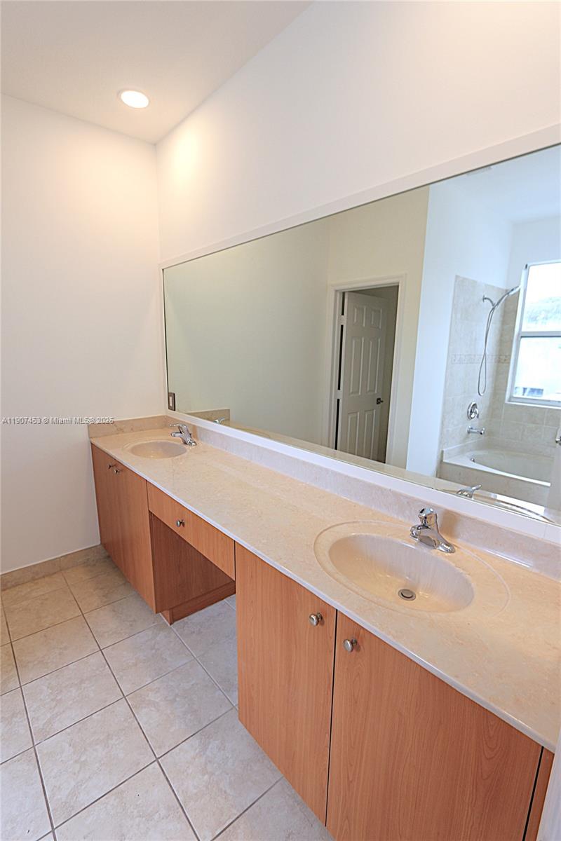 SORRENTO TOWNHOMES - Residential