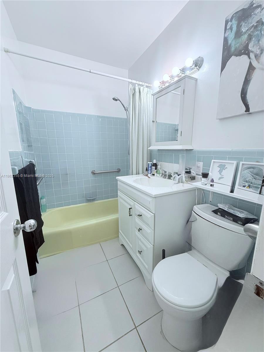 SANTONA CONDO - Residential