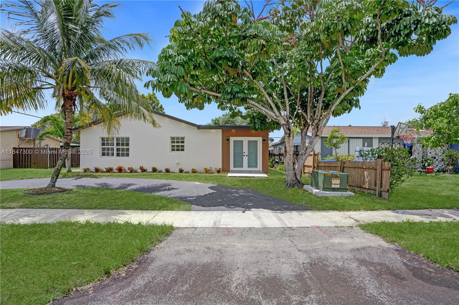 6220 NW 12th Ct, Sunrise, FL, 33313/$450,000 1 6220 NW 12th Ct