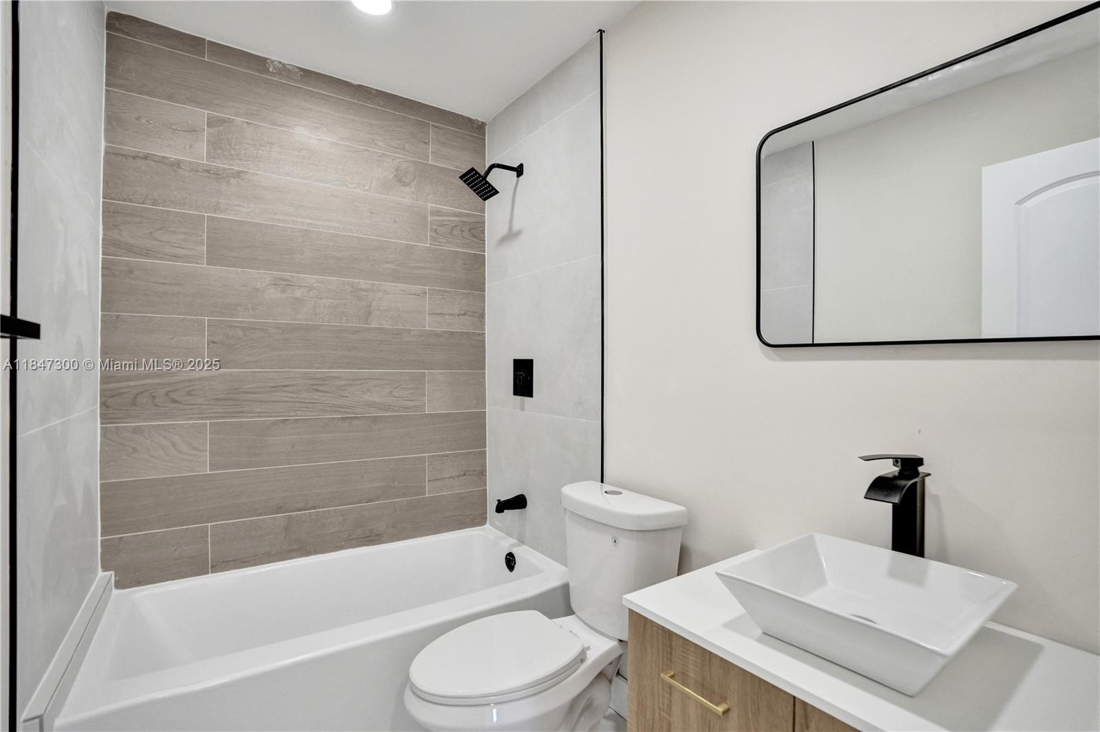 SUNRISE GOLF VILLAGE SEC - Residential