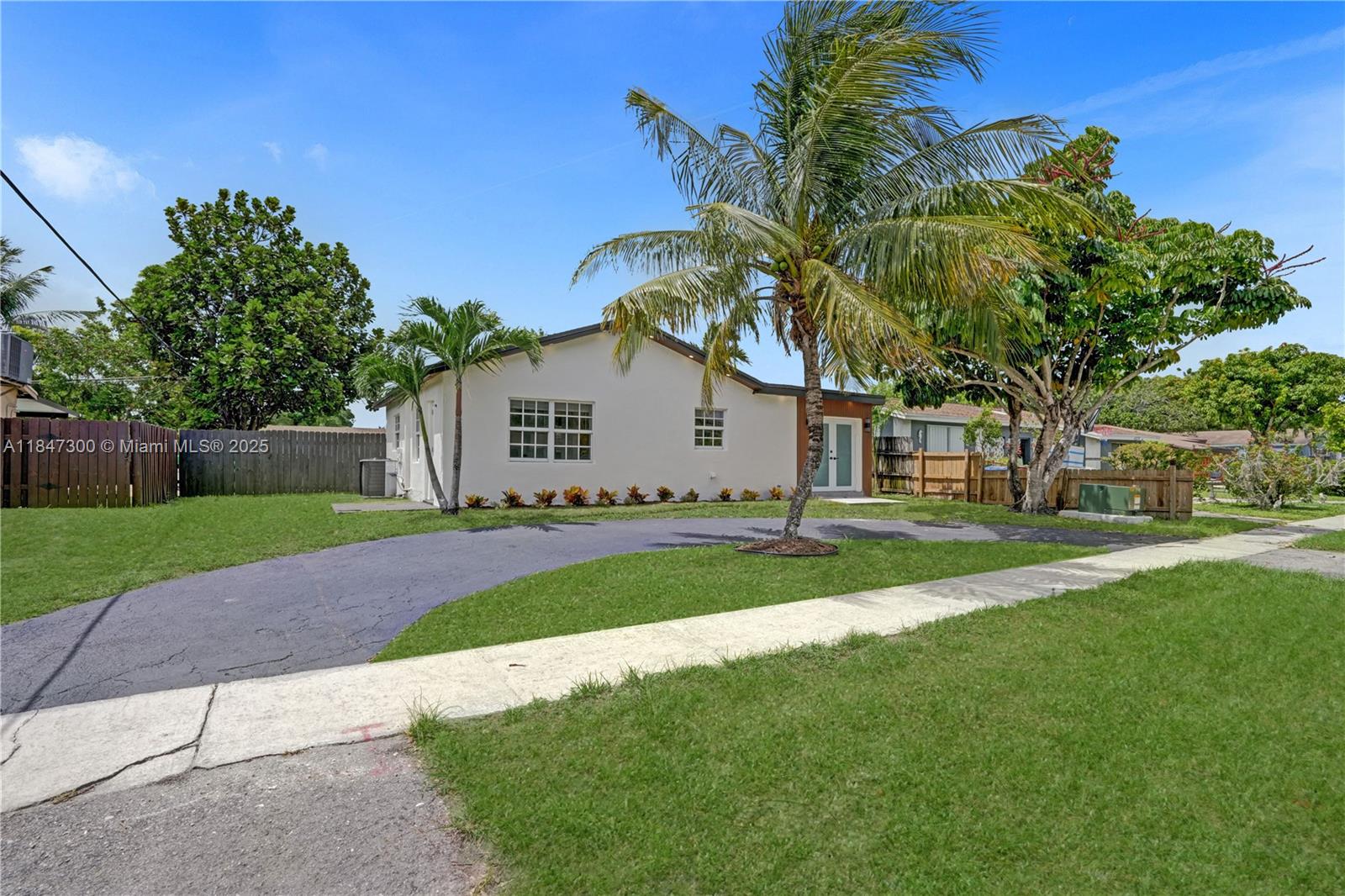 6220 NW 12th Ct, Sunrise, FL, 33313/$450,000 2 6220 NW 12th Ct