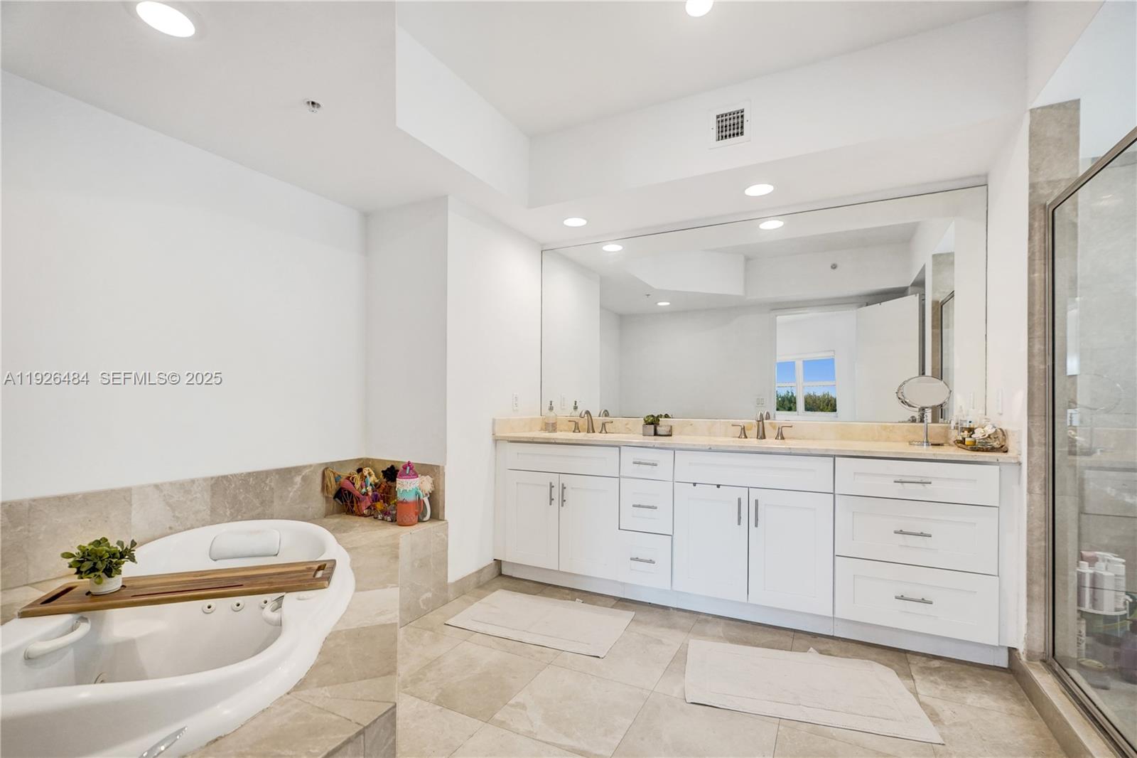 THE OAKS I CONDO - Residential