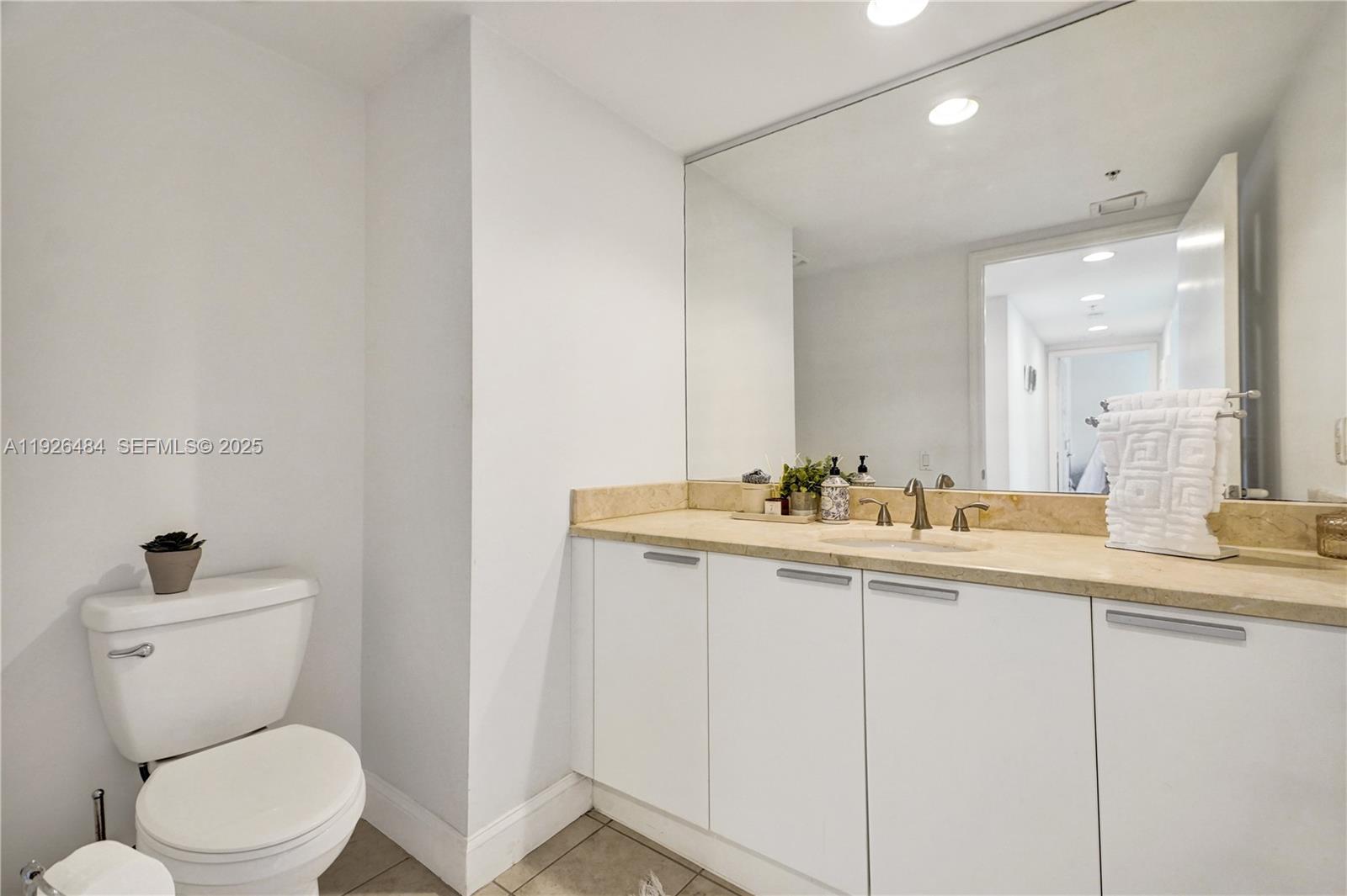 THE OAKS I CONDO - Residential