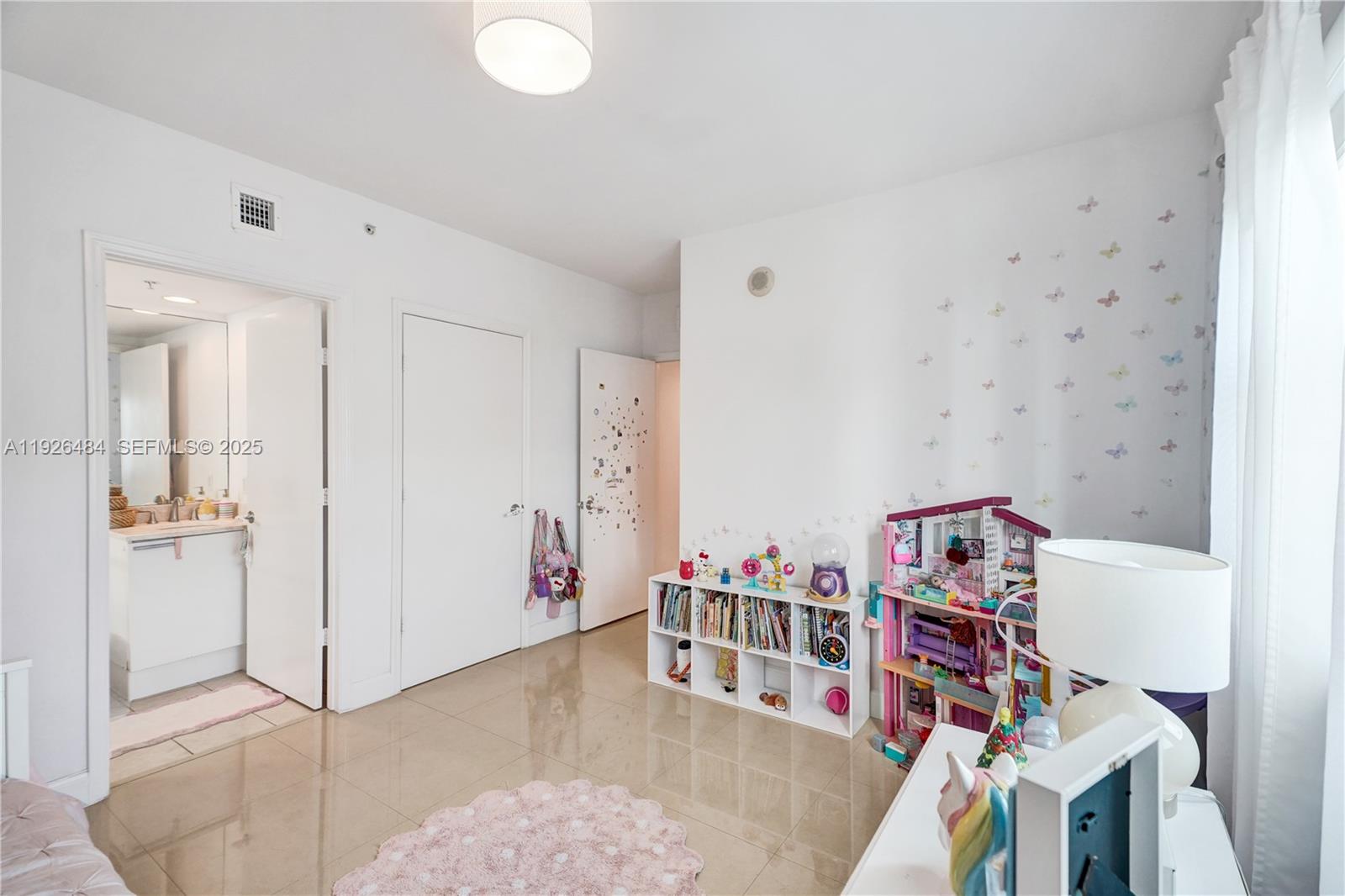 THE OAKS I CONDO - Residential