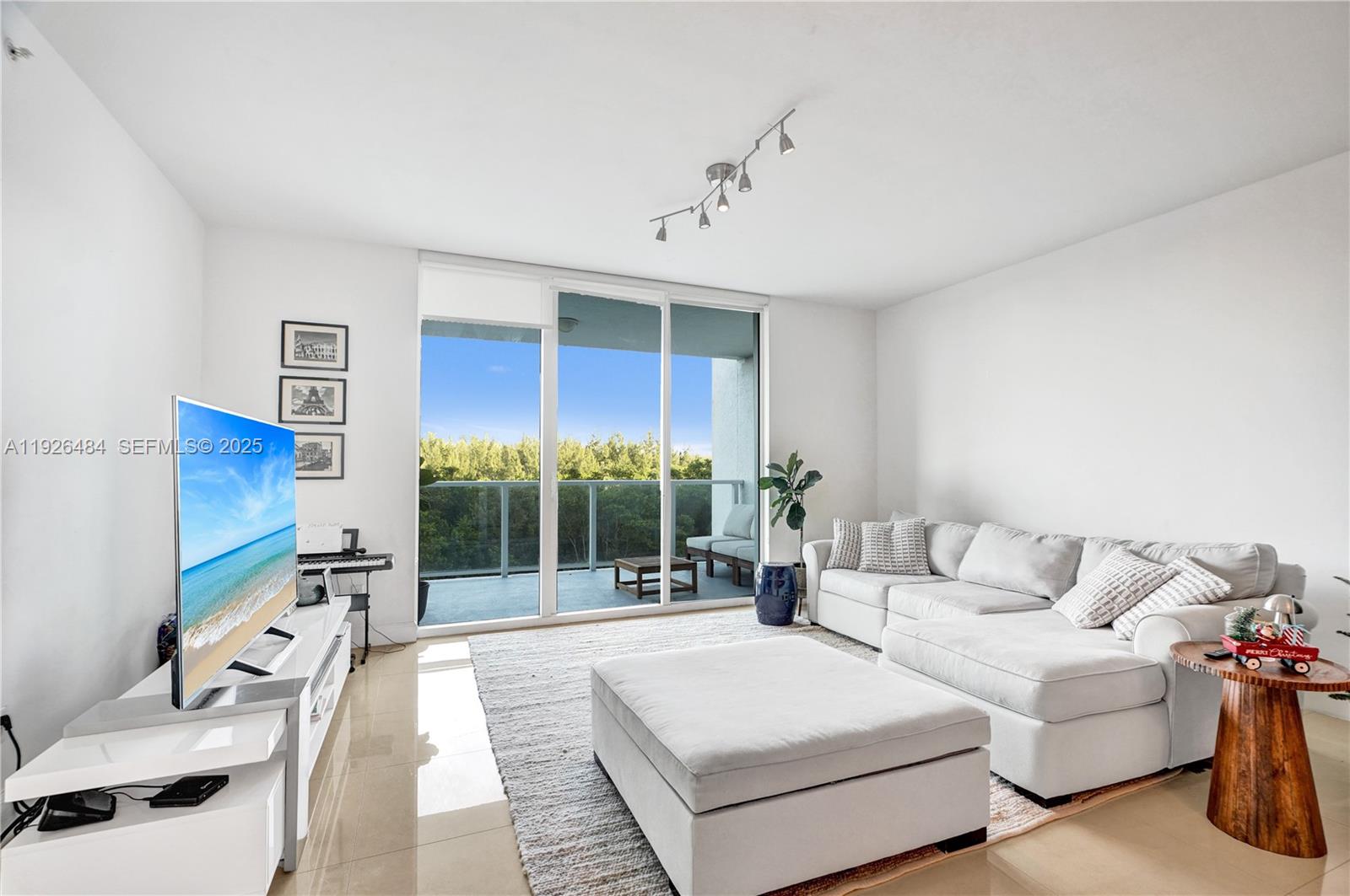 THE OAKS I CONDO - Residential