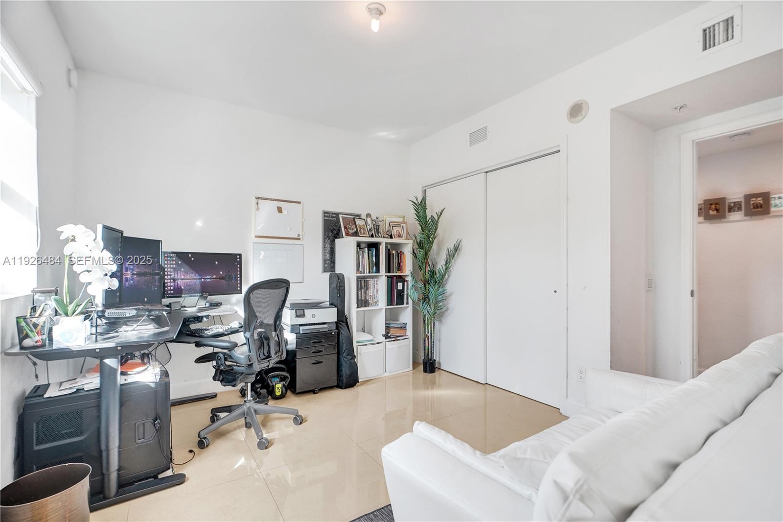 THE OAKS I CONDO - Residential