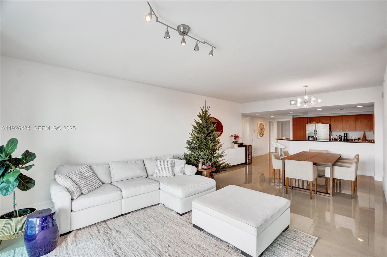 THE OAKS I CONDO - Residential