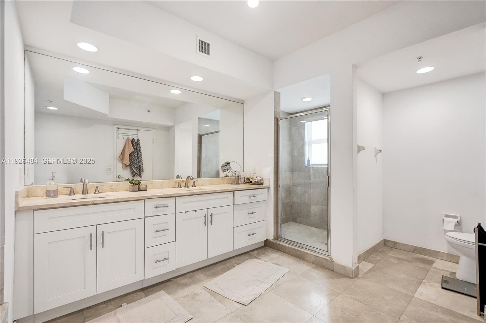 THE OAKS I CONDO - Residential