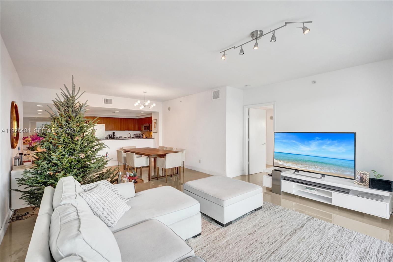 THE OAKS I CONDO - Residential